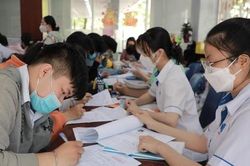 Ôm rơm nặng bụng