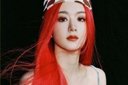 Triệu Lệ Dĩnh thiêu đốt mọi ánh nhìn với mái tóc đỏ rực lửa