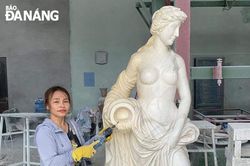 Người phụ nữ đam mê điêu khắc đá
