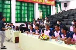 30 học viên tham gia lớp hướng dẫn luật và phương pháp trọng tài bóng đá