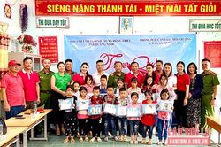 Chương trình thiện nguyện 'Tiếp bước em tới trường'