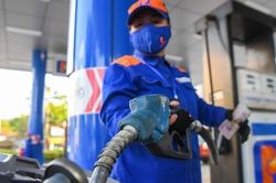 Bộ trưởng Bộ Công Thương: Giá xăng dầu giảm, nguồn cung nhiều mà bảo thiếu là phi lý