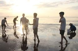 Trải nghiệm thực tế săn bình minh tại biển vô cực Thái Bình