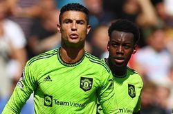 Ronaldo nổi cáu với Fred