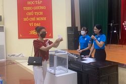 Hà Nội: Hàng trăm phụ huynh bốc thăm giành suất vào trường mầm non