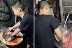 Bé trai 8 tuổi phô diễn kỹ năng mổ cá