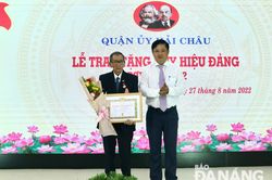 Quận Hải Châu tổ chức trao huy hiệu Đảng nhân dịp Quốc khánh 2-9