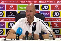 Ten Hag: 'MU tệ hại và thiếu gắn kết ở 2 trận đầu tiên'