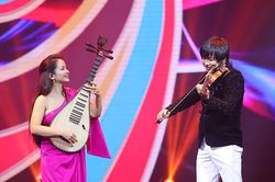 Vũ Diệu Thảo kết hợp 'quái kiệt violin' Anh Tú làm bùng nổ show 'Dáng em'