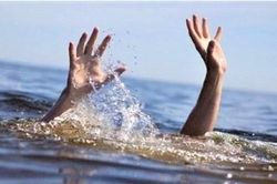 Phát hiện 2 anh em sinh đôi tử vong dưới hồ gần nhà