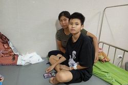 Trao hơn 45 triệu đồng đến em Lê Văn Tâm mắc bệnh ung thư đại tràng