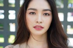 Khóc thầm vì vô tình thấy mẹ chồng lén trao vàng cho em dâu sau đám cưới