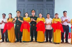 Trung đoàn Kinh tế-Quốc phòng 710 bàn giao 'Nhà đồng đội'