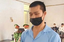 Vác cuốc bổ liên tiếp vào vợ cũ