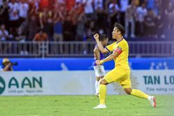 Bóng lăn tuần qua: Chiều lòng 'thượng đế'