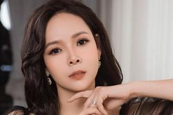 Ngắm 'chị đường' Diễm Hương gợi cảm không kém trên phim 'Ga-ra hạnh phúc'