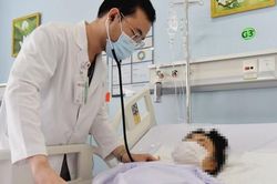 Điều trị thành công cho bệnh nhân bị u nhầy nhĩ phải khổng lồ