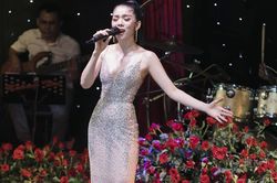 Lệ Quyên khiến dân mạng thích thú khi remix lại ca khúc hit gần 13 năm trước trình diễn trên sân khấu!