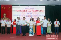 Nâng cao trình độ, kỹ năng giảng dạy lý luận chính trị