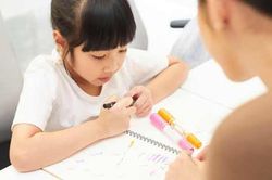 Bốc thăm vào trường mầm non công lập: Từ chối quyền học của trẻ là vi hiến!