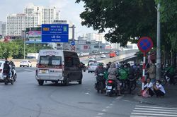 'Xe dù, bến cóc' ở Hà Nội khó xử lý triệt để - Nhìn từ 1 địa bàn 'nóng'