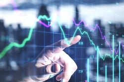VN Index tăng hơn 8 điểm, thanh khoản giảm hơn 8.000 tỷ đồng