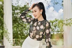Phương Oanh liên tục thể hiện sự vui vẻ giữa ồn ào tình cảm: 'Đang hậu tam tai một chút'