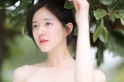 Hết chê tạo hình, dân tình lại than phiền vì phim mới của Triệu Lộ Tư suốt ngày leak ảnh hậu trường