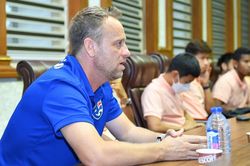 HLV Polking: Việt Nam mạnh nhưng chờ xem họ sẽ ra sao