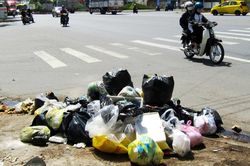 Cần đặt thùng thu gom rác thải