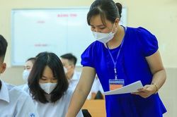 Chợ 'giáo án điện tử' nhộn nhịp đầu năm học