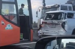 5 ôtô tông liên hoàn trên cao tốc TPHCM - Trung Lương, ùn tắc 5km