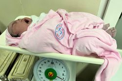 Bé gái ở Bắc Giang sinh mổ, nặng 6,2kg