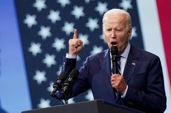 Ông Biden 'phát ốm' vì những lời đe dọa nhắm vào FBI