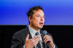 Elon Musk lại viện cớ