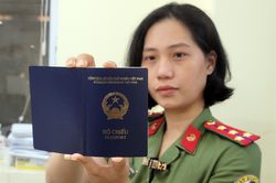 Bộ Công an vẫn cấp hộ chiếu trong khi chờ sửa thông tin nơi sinh