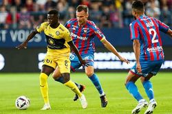 Caen 1-1 Pau: Quang Hải chỉ đá 11 phút, Pau xuất sắc cầm hòa đội đầu bảng