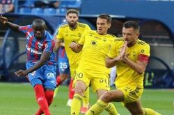 Pau FC giữ tỷ số hòa với đội đứng đầu Ligue 2