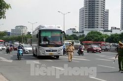 Lượng phương tiện tăng đột biến trước kỳ nghỉ lễ 2/9, nhiều xe khách 'nhồi nhét' bị xử lý