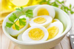 Người đàn ông hơn 30 tuổi bị nhồi máu não do ăn quá nhiều trứng