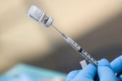 Người dân Mỹ có thể phải trả tiền để tiêm vaccine COVID-19 từ năm sau