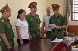 Bắt nữ giáo viên tiểu học mang 2 sổ đỏ giả đi cầm cố lấy tiền tiêu xài