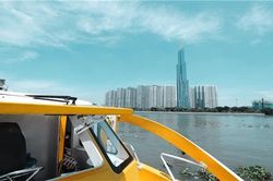 Ngắm 'Hòn ngọc viễn đông' từ tuyến buýt đường sông