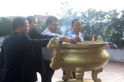 Đức Trọng: Viếng Đài tưởng niệm các anh hùng liệt sỹ nhân dịp Lễ Quốc khánh 2/9