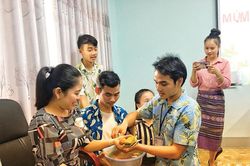 Đào tạo văn hóa, y tế và chính trị cho các tỉnh nước bạn Lào