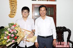 Khen thưởng học sinh vào chung kết năm Đường lên đỉnh Olympia