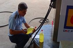 Đề xuất xử phạt hơn 1,6 tỷ đồng doanh nghiệp bán gần 15.000 lít xăng kém chất lượng