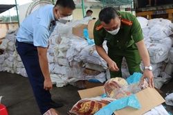 Phát hiện 3 container ém gần 100 tấn nội tạng bò, ngựa nghi nhập lậu