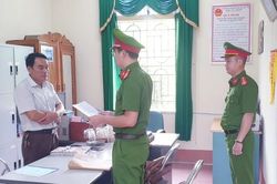 Nguyên chủ tịch xã lập chứng từ khống rút ruột hàng trăm triệu đồng