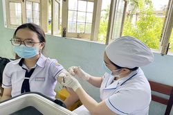 Tiêm vắc-xin vẫn là giải pháp chiến lược nhằm kiểm soát Covid-19